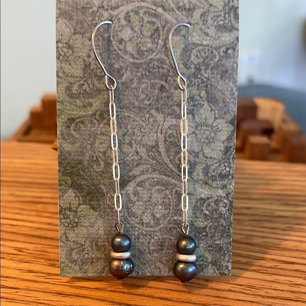 Elegant Silver and Black Pearl Drop Earrings